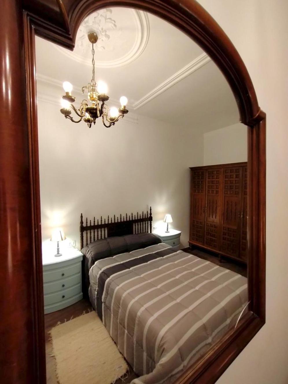 Piso Centrico De Tres Dormitorios Reformado Del S XIX Vigo Bagian luar foto