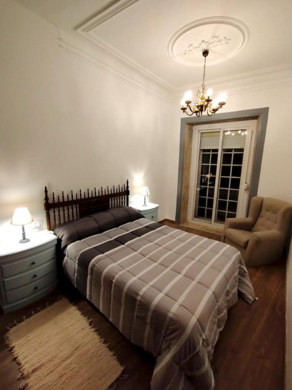 Piso Centrico De Tres Dormitorios Reformado Del S XIX Vigo Bagian luar foto